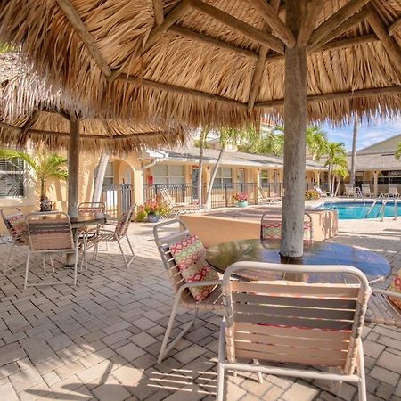 Walkable To Restaurants And Steps To The Beach! - Coconut Villa'S Suite 10 Сент-Піт-Біч Екстер'єр фото