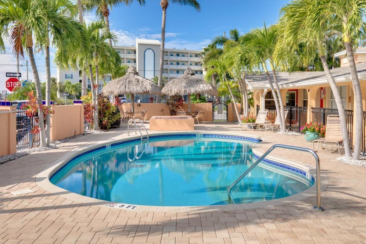 Walkable To Restaurants And Steps To The Beach! - Coconut Villa'S Suite 10 Сент-Піт-Біч Екстер'єр фото