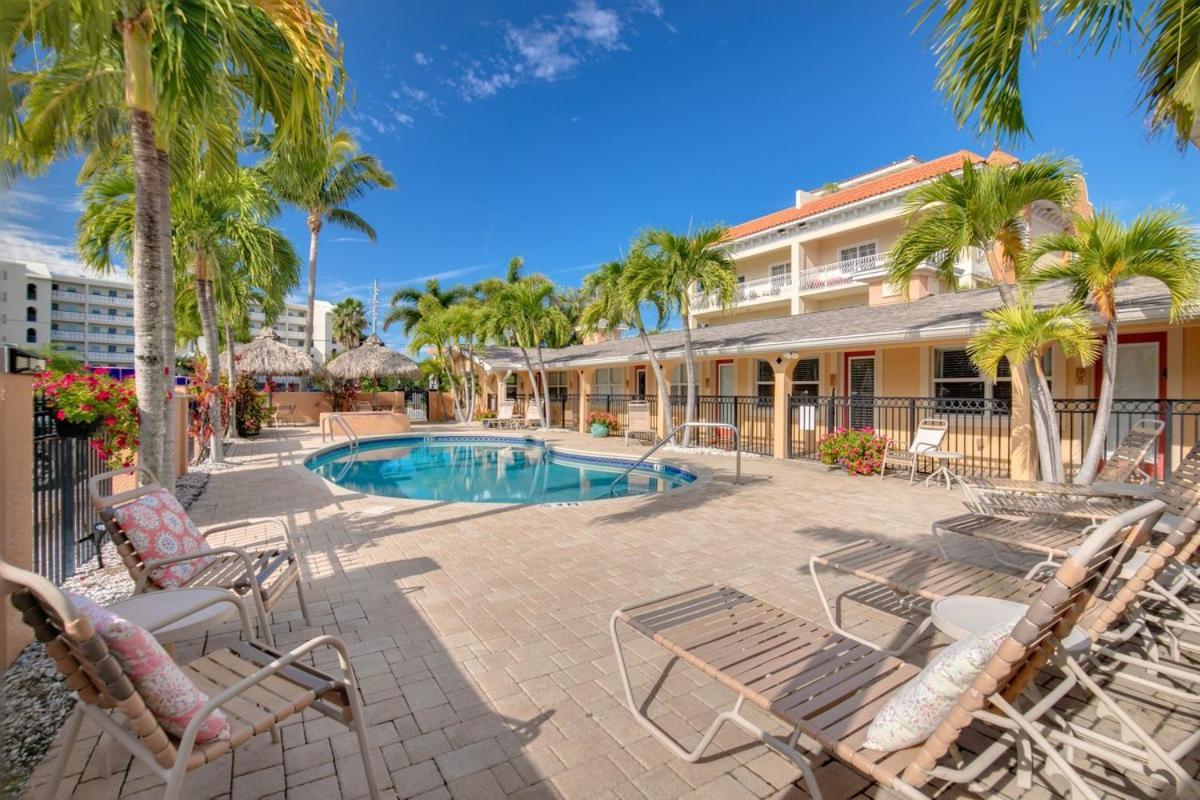Walkable To Restaurants And Steps To The Beach! - Coconut Villa'S Suite 10 Сент-Піт-Біч Екстер'єр фото